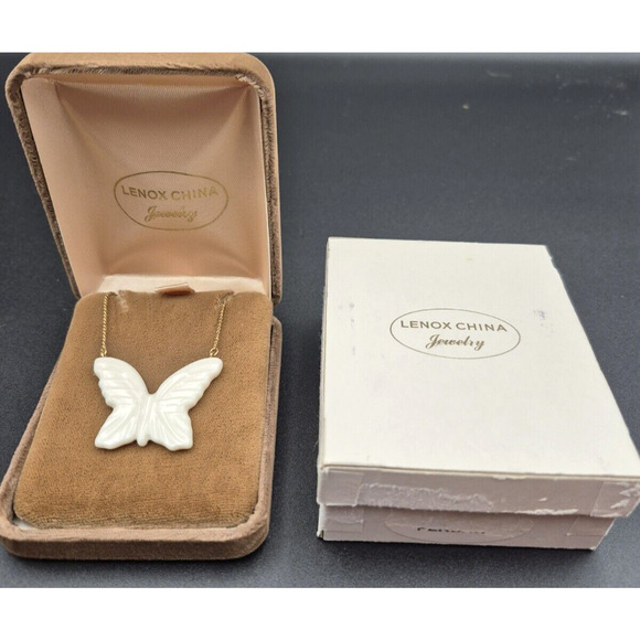 Vtg Lenox China Butterfly Pendant Necklace Delicate 16" Goldtone Chain In Box - Picture 1 of 8